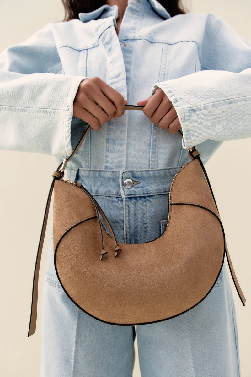 اتش اند ام حقيبة كتف على شكل U