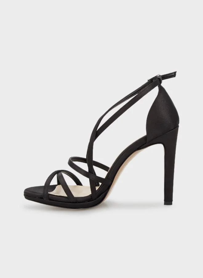 ليلا حذاء نسائي بكعب وحزام من ليلا