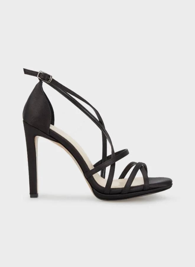 ليلا حذاء نسائي بكعب وحزام من ليلا