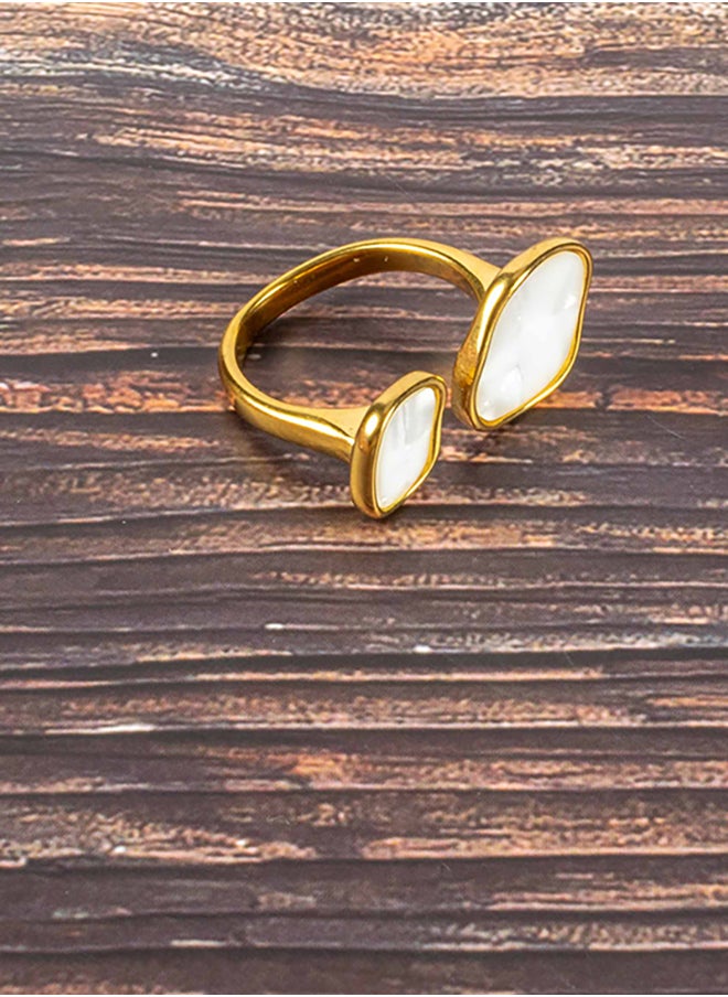 The Black Pearl Accessories - Stainless Steel Golden White Ring Size 18 - Image 1