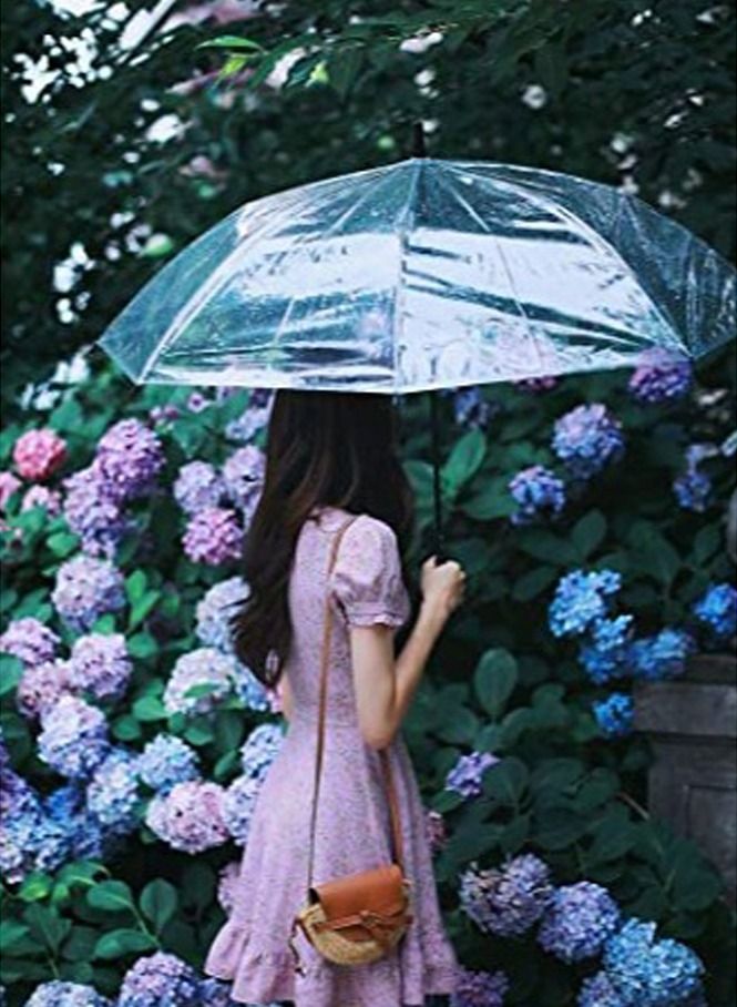Clear, transparent kids umbrella with easy-to-grip handle, mini size, and windproof for boys and girls - Image 2