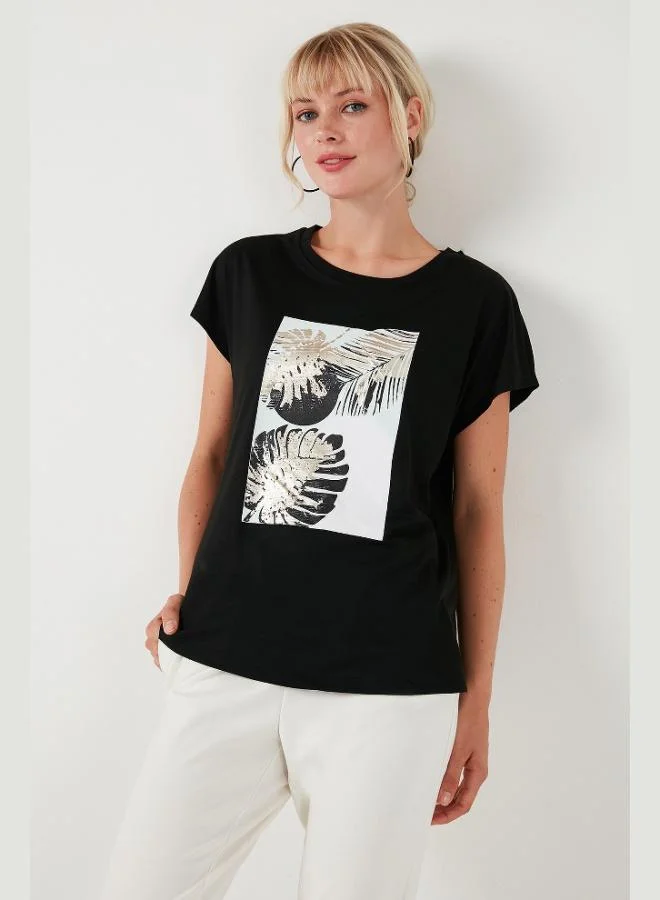 ليلا تيشيرت نسائي ليلا مطبوع بياقة دائرية وقصة عادية