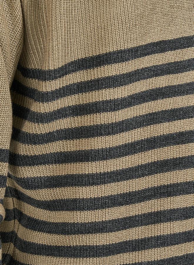 ستايلي سويتر مزين بخطوط مع قصة مريحة - Image 4