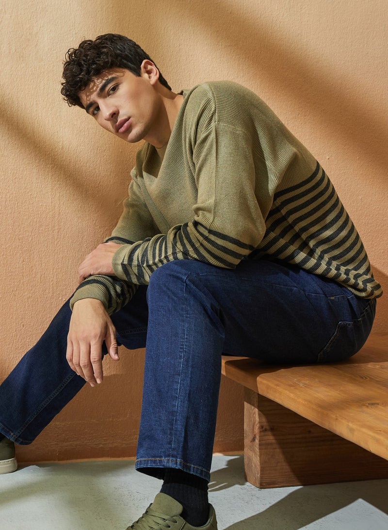 ستايلي سويتر مزين بخطوط مع قصة مريحة - Image 1