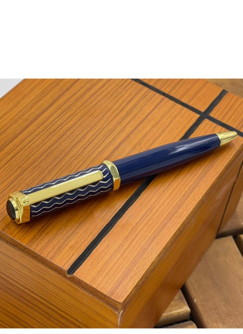 Luxurious men's pen in a distinctive and elegant box
