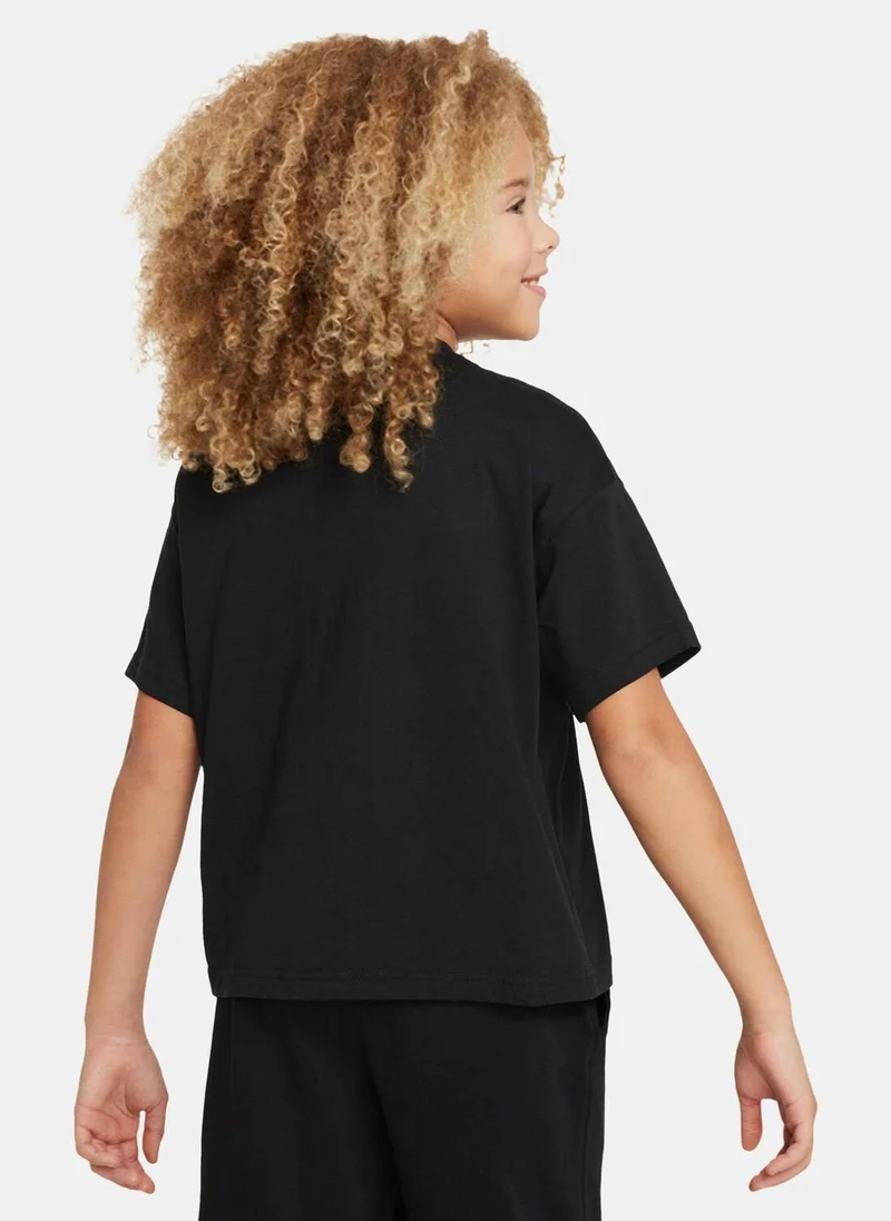 نايكي Kids' Sportswear Essential T-Shirt (Older Kids)