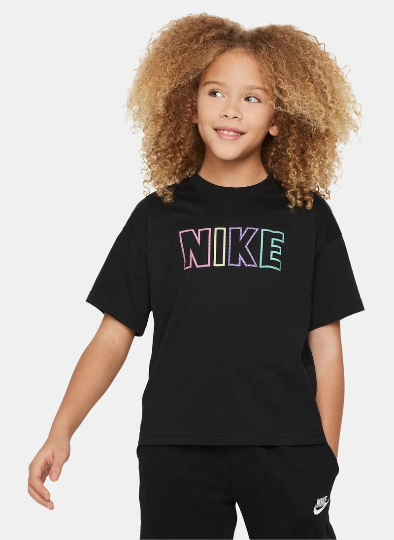 نايكي Kids' Sportswear Essential T-Shirt (Older Kids)