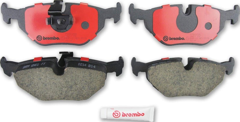 مجموعة وسادات الفرامل الخلفية السيراميكية الممتازة Brembo P06025N