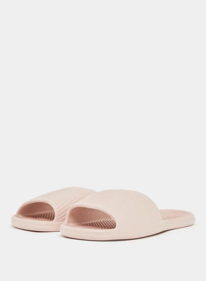 ستايلي شبشب بتفاصيل بارزة الملمس