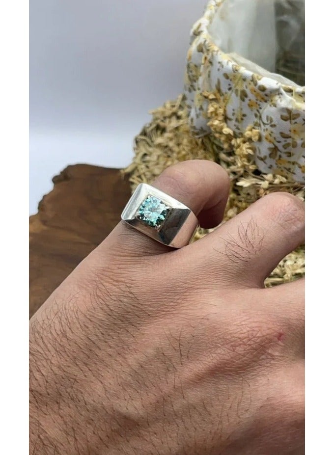 OtherMax Royal ring with moissanite stone - Image 1