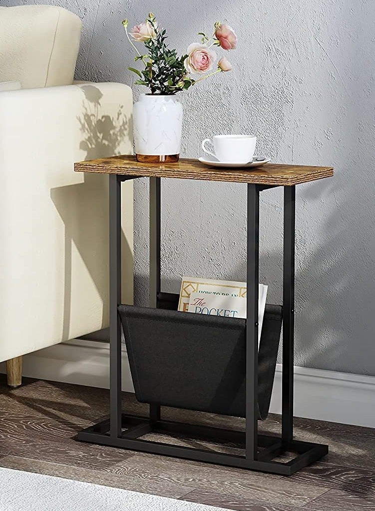 شو وو طاولة جانبية خشبية ضيقة 2 في 1، طاولة معدنية رفيعة، طاولة مجلات، طاولة سرير رفيعة، طاولة بجانب السرير مع حامل مجلات للمنزل والمكتب - Image 1