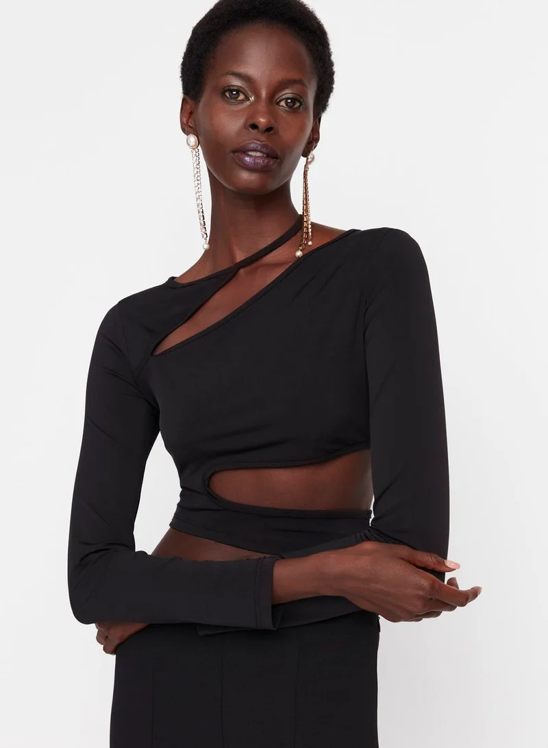 trendyol Cut Out Detail Top