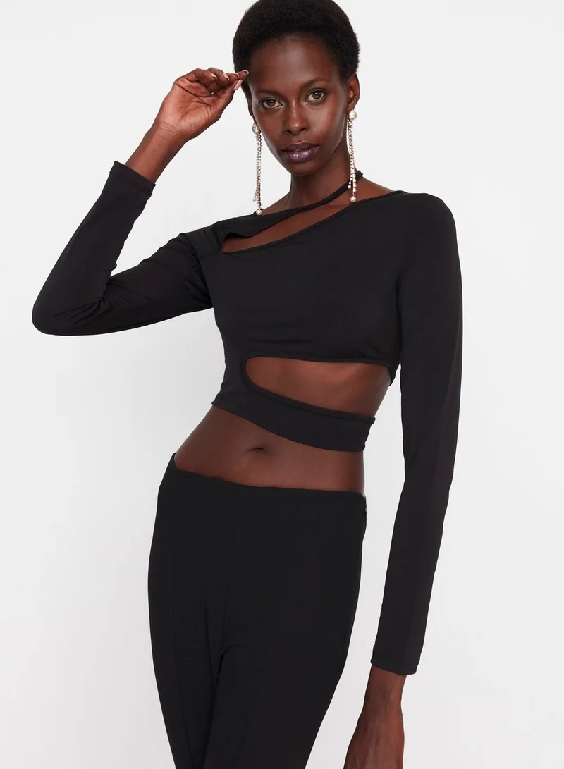 trendyol Cut Out Detail Top