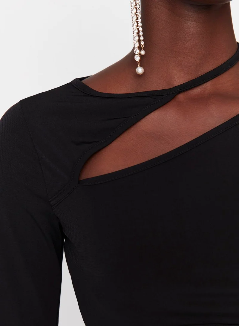 trendyol Cut Out Detail Top