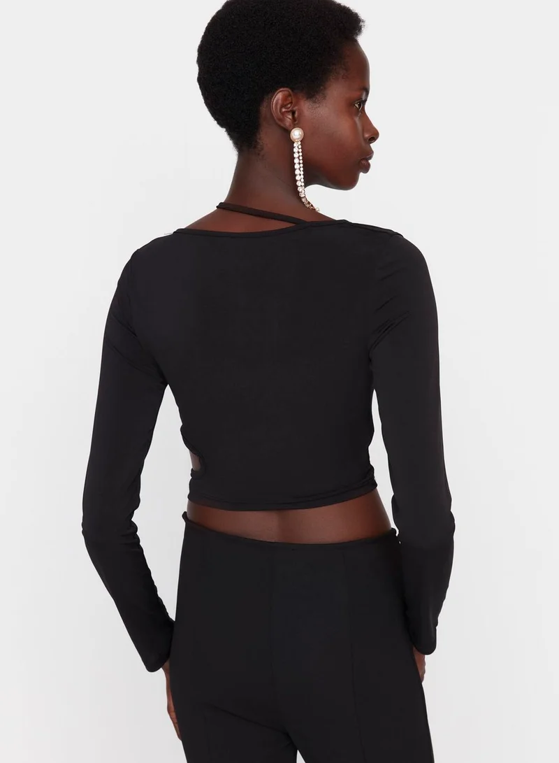 trendyol Cut Out Detail Top