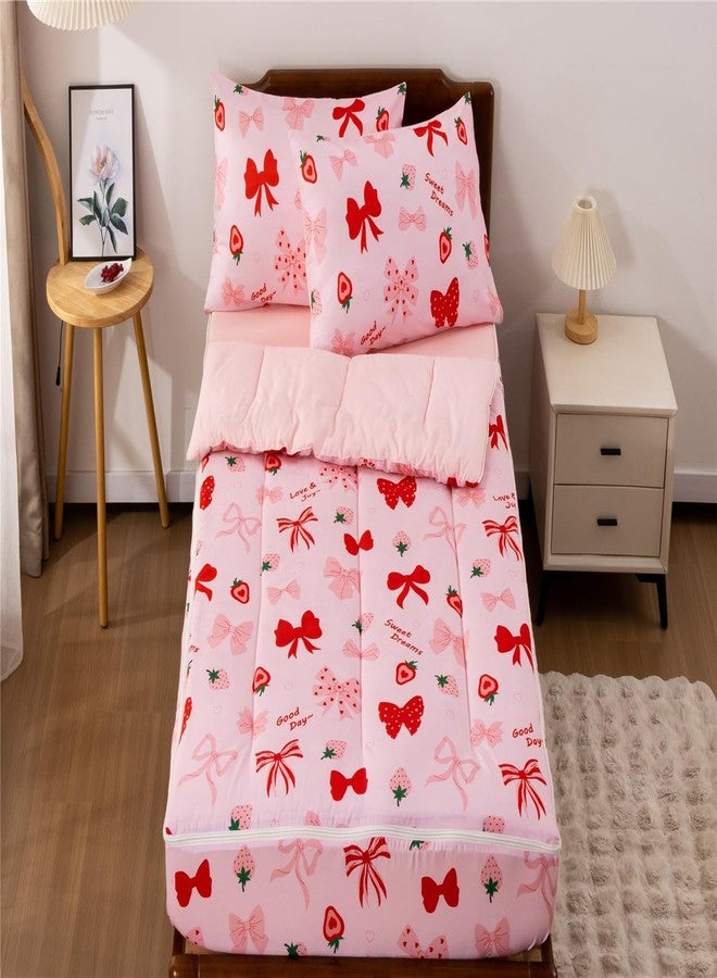 NTBED طقم مفروشات سرير بسحاب مطبوع عليه فيونكة فراولة من NTBED، مقاس توين، للأطفال البنات، خفيف الوزن، مصنوع من الألياف الدقيقة، طقم لحاف فراشة مع ملاءة مثبتة وأغطية وسائد، لون وردي - Image 2