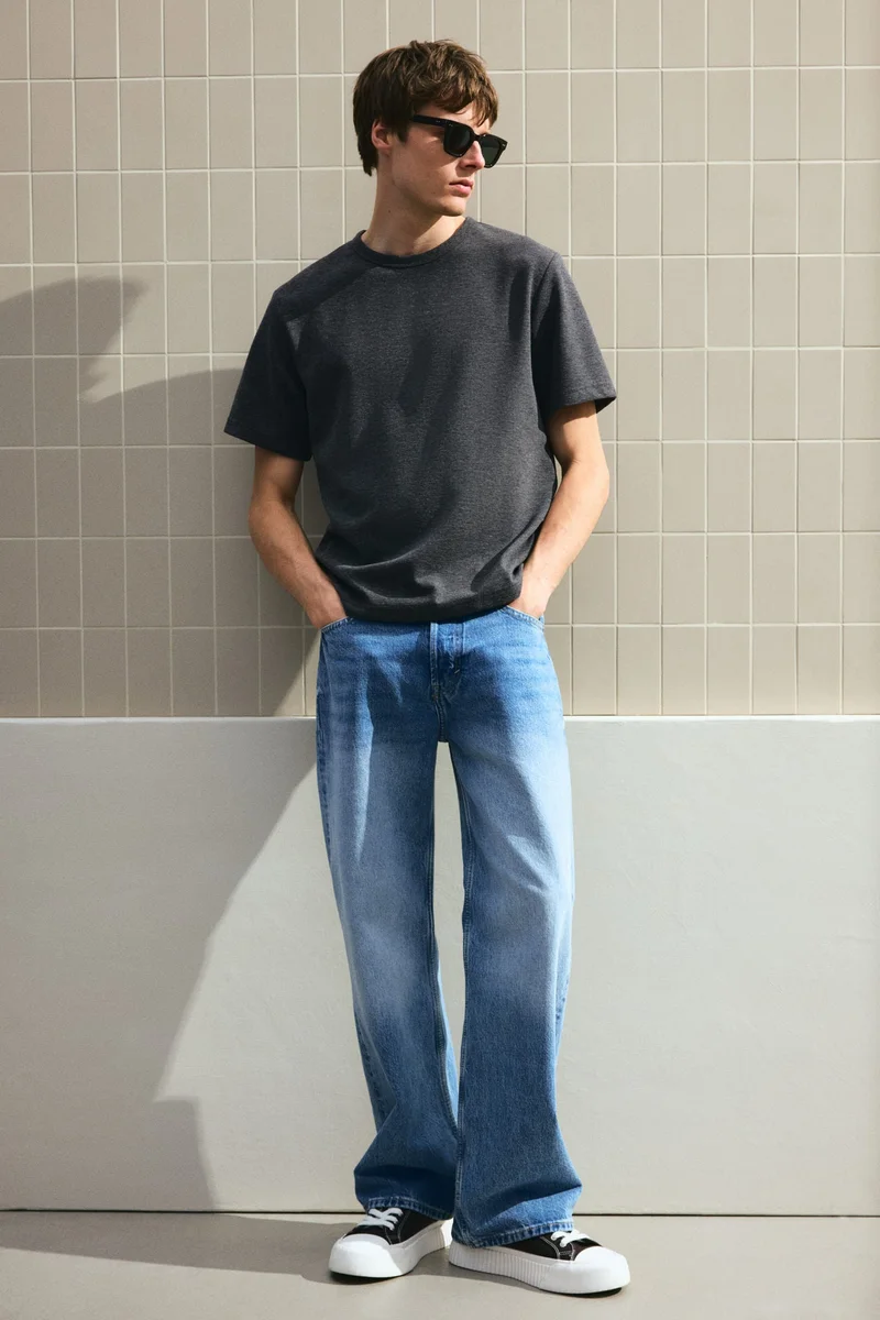 اتش اند ام تي-شيرت بنمط وافل وقصّة عادية