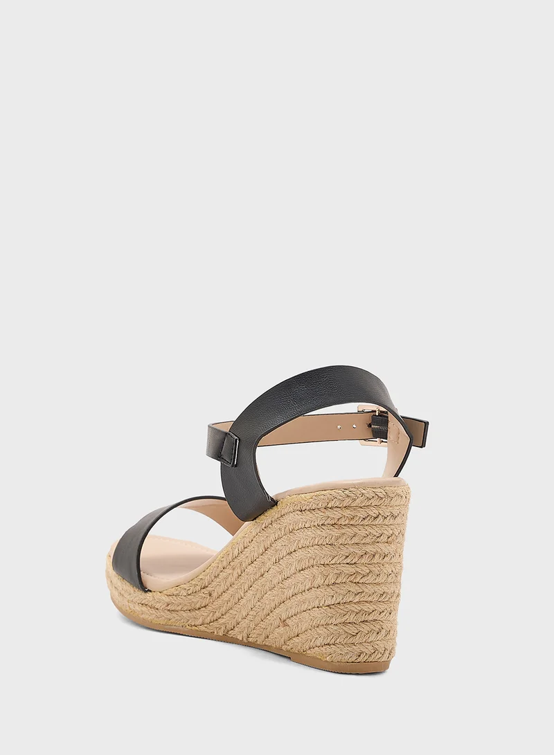 جينجر Knot Strap Flat Sandal