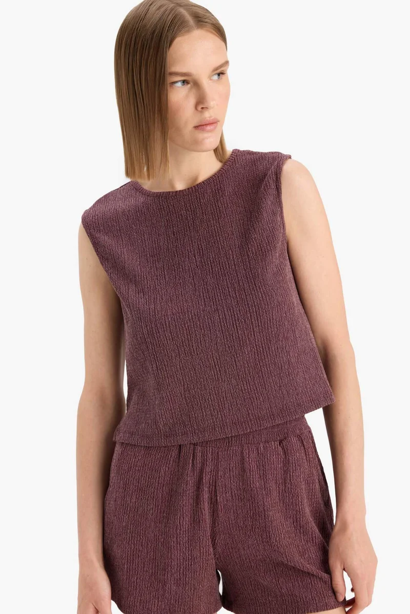 ديفاكتو Boxy Fit Crew Neck Crepe Tank Top