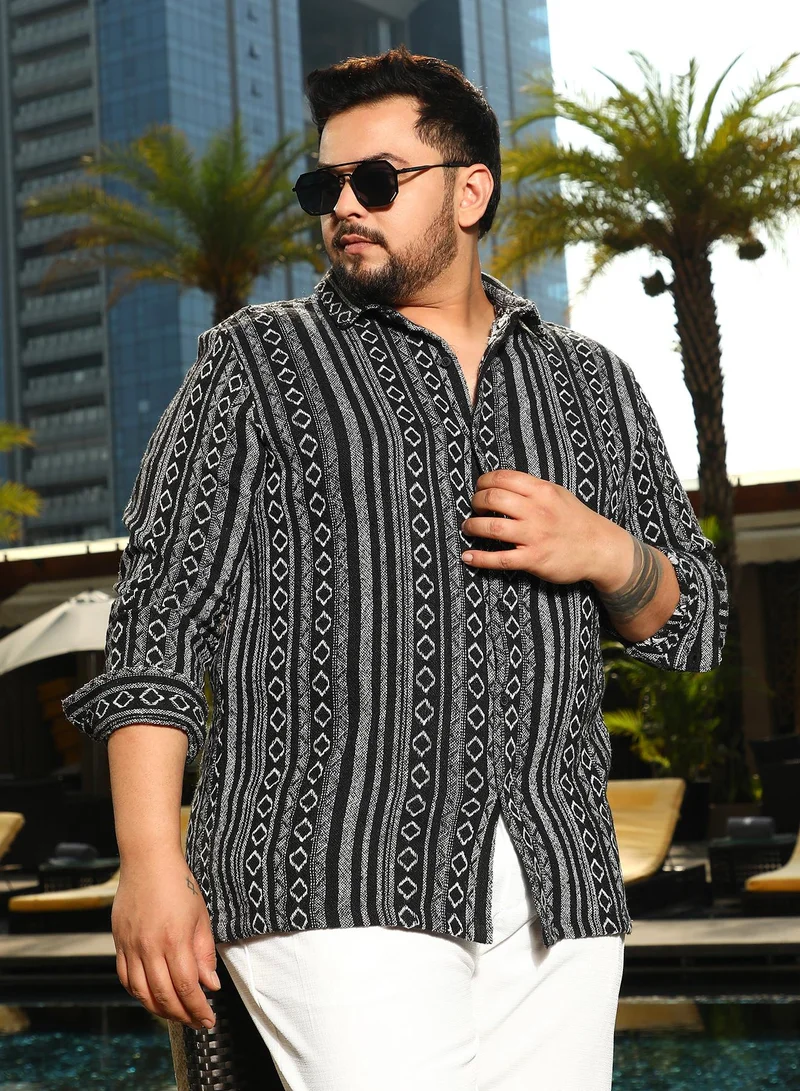 انستافاب بلس قميص رجالي   بلون أسود عقيق بنسيج شعبي للملابس الكاجوال بياقة واسعة وأكمام طويلة بأزرار ومقاس كبير بتصميم مريح للارتداء اليومي
