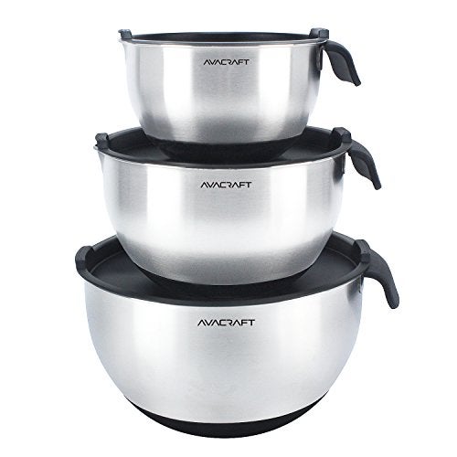 AVACraft أواني خلط من الفولاذ المقاوم للصدأ 18/10 مع أغطية، أواني قاعدة سيليكون غير قابلة للانزلاق مع مقبض، مجموعة أواني خلط مع فوهات وعلامات قياس، أساسيات الطهي المنزلية، (أسود) - Image 1