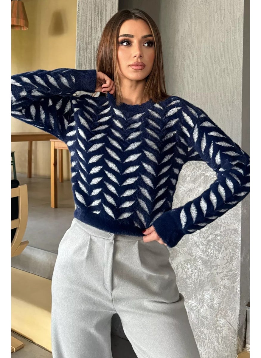 Gülseli Gulseli Crew Neck Patterned Soft Yarn Croptop Women's Knitwear Sweater  - Image 1