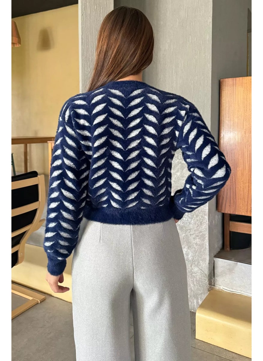 Gülseli Gulseli Crew Neck Patterned Soft Yarn Croptop Women's Knitwear Sweater  - Image 3