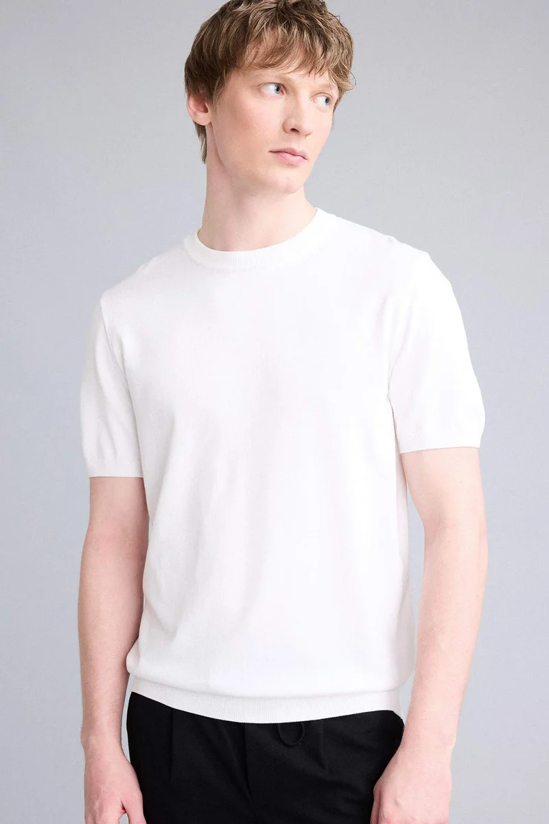 ديفاكتو Standard Fit Crew Neck Knit T-Shirt
