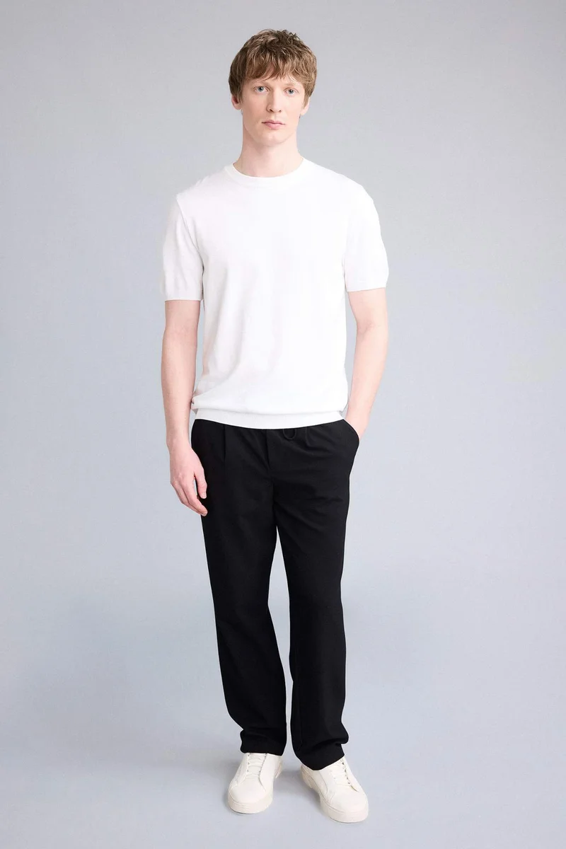 ديفاكتو Standard Fit Crew Neck Knit T-Shirt