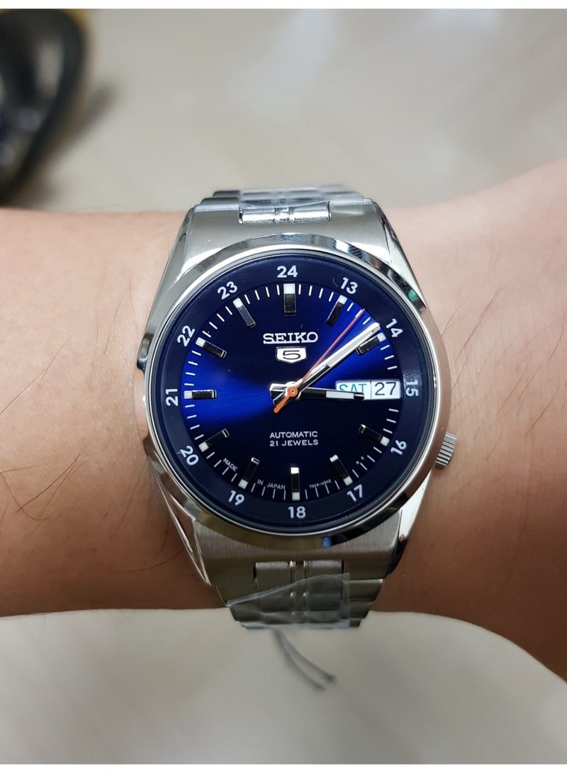 Seiko 5 SNK563J1 Automatic Men's Watch with Blue Dial Stainless Steel Bracelet Day Date Display Hardlex Crystal and 30M Water Resistance - Image 3