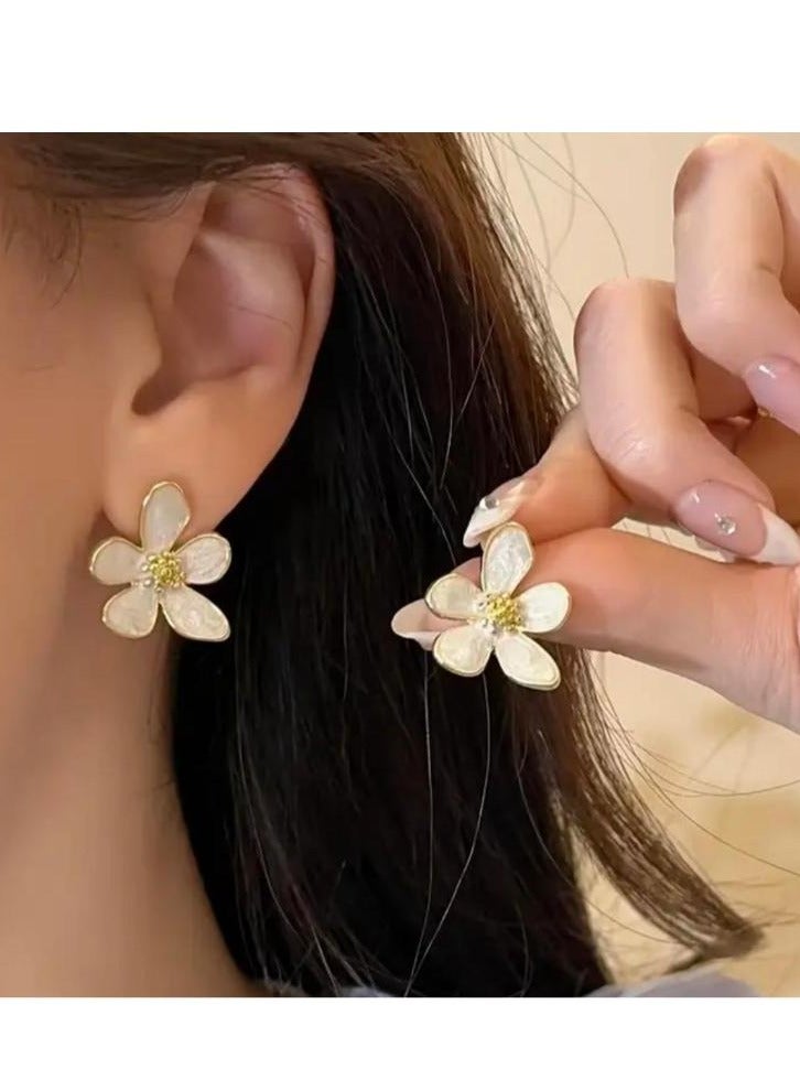 جاذبية خالدة أقراط زهرة هندسية أنيقة وجذابة للنساء من سبائك الزنك مع ترصيع بلاستيكي مثالية للملابس الكاجوال أو الحفلات كهدية عيد الحب - Image 1