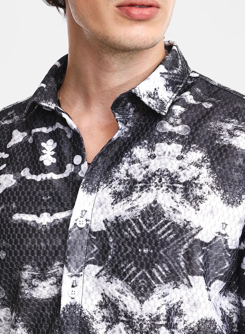 Campus Sutra Men's Midnight Black & Ivory White Reptilia Shirt
