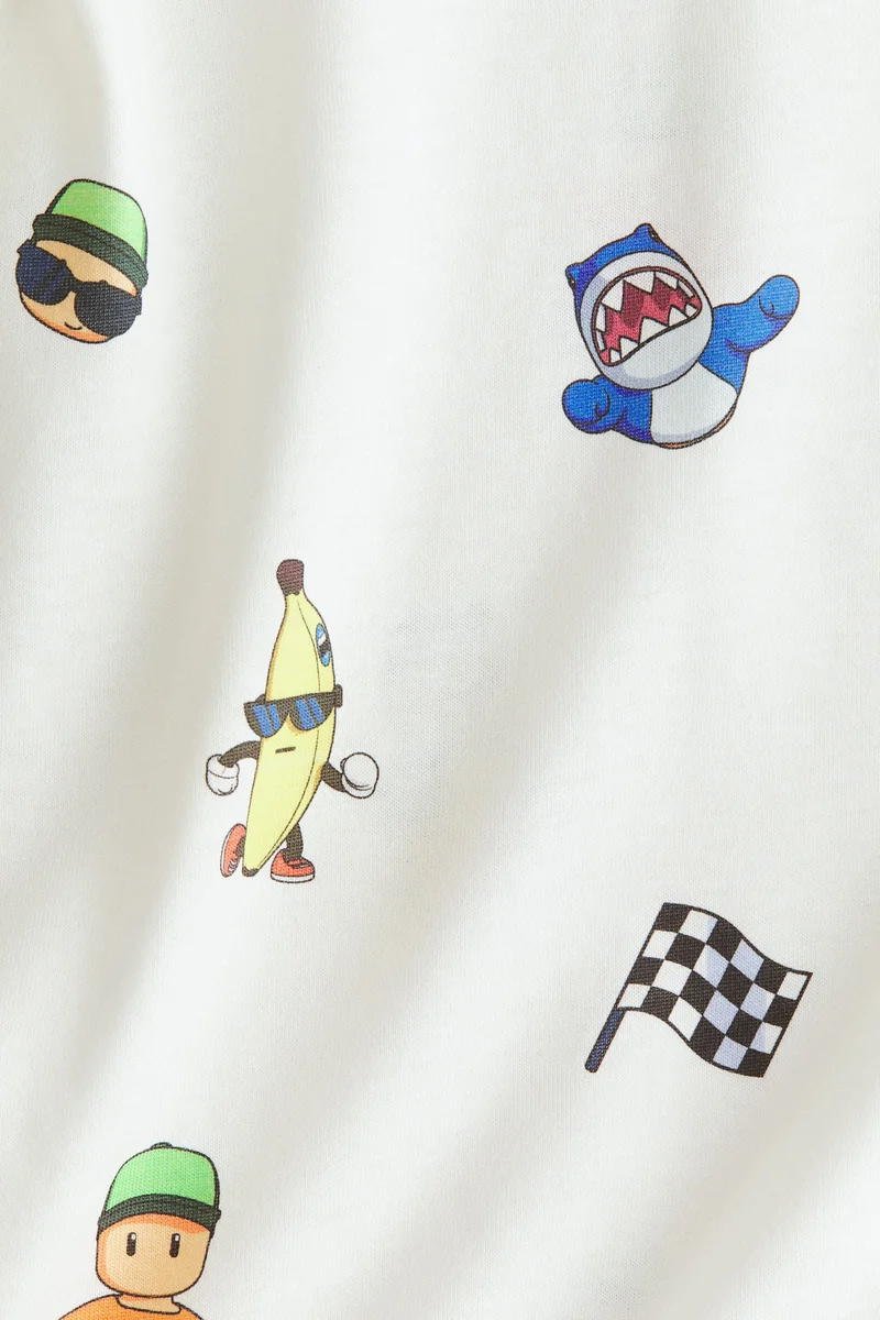 اتش اند ام تي-شيرت واسعة مزيّنة بطبعة