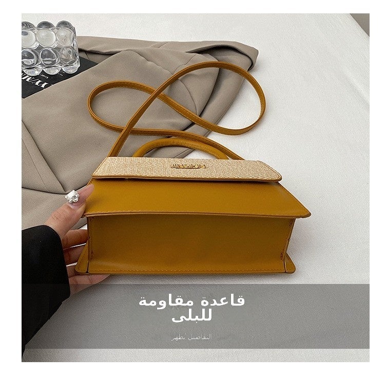 حقيبة يد كروس بودي من الجلد الصناعي المُلصق بنسيج مجدول، بتصميم مزخرف بشعار حرف معدني، مع حزام كتف قابل للإزالة والتعديل، سعة متوسطة، بغطاء علوي، تناسب الاستخدامات اليومية مثل المواعدة، المكتب، التسوق، حفلات الزفاف، السفر، وتليق بالإطلالات الأنيقة الرسمية والكاجوال. - Image 4