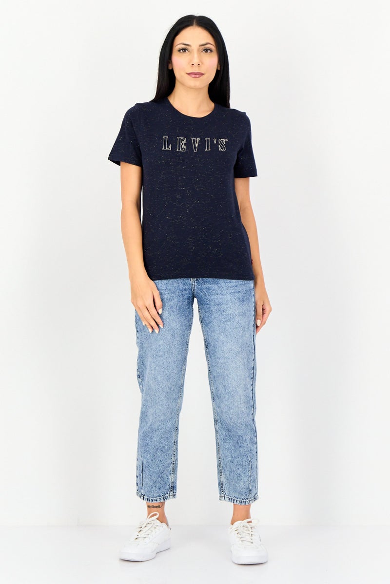 Levi's تي شيرت معدني قصير الأكمام للنساء بياقة دائرية، كحلي - Image 2