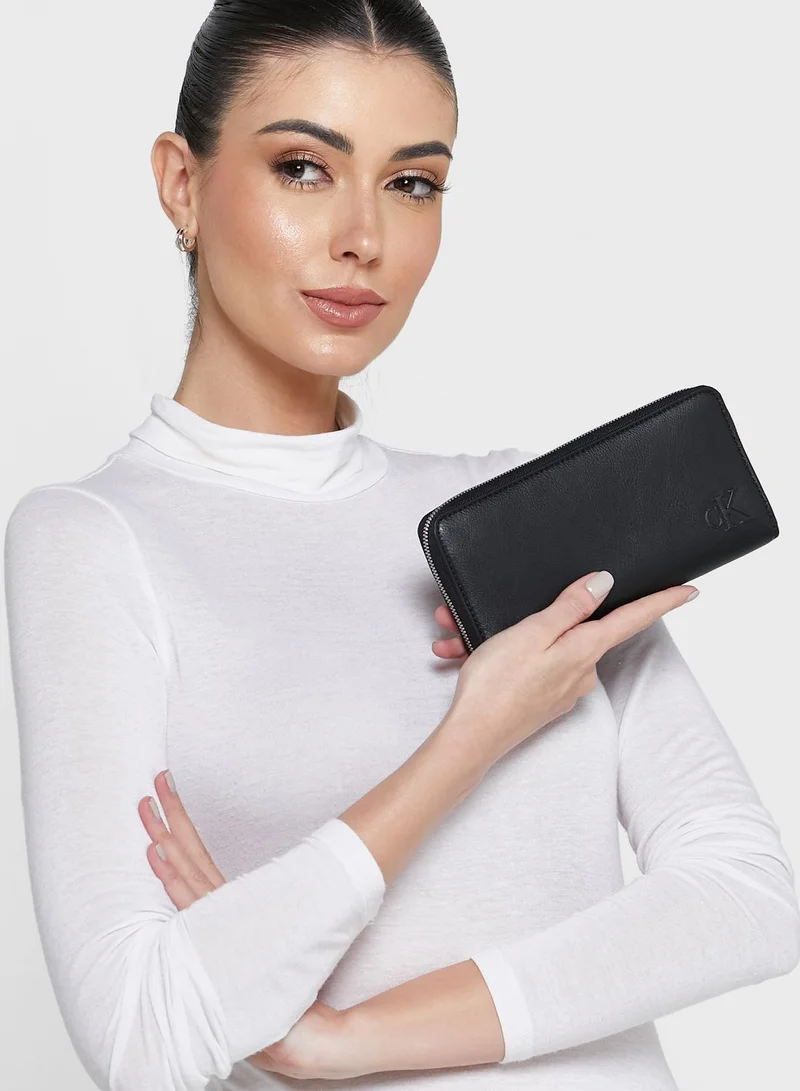 Calvin Klein Jeans Zip Around Wallet And Keyfob Giftset