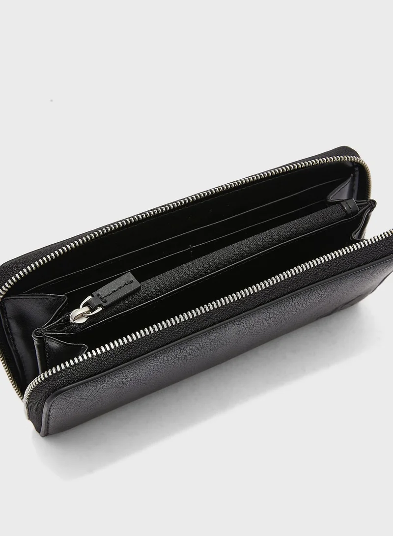 Calvin Klein Jeans Zip Around Wallet And Keyfob Giftset