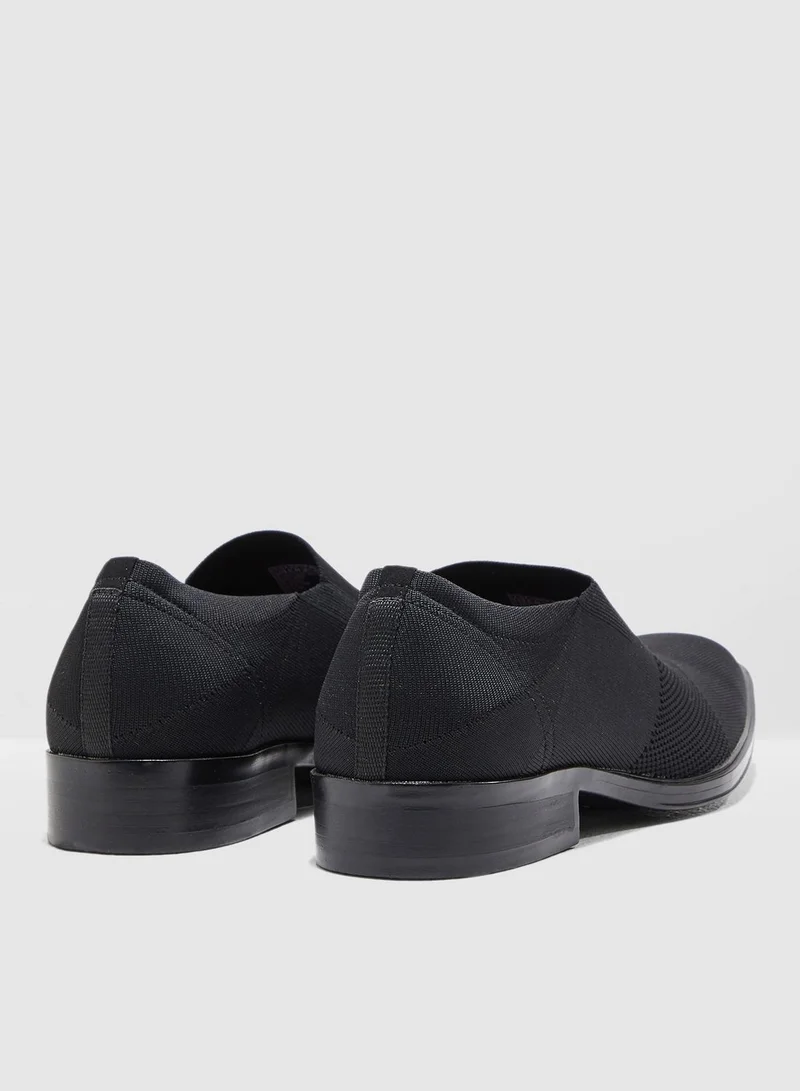 SKECHERS Mark Nason