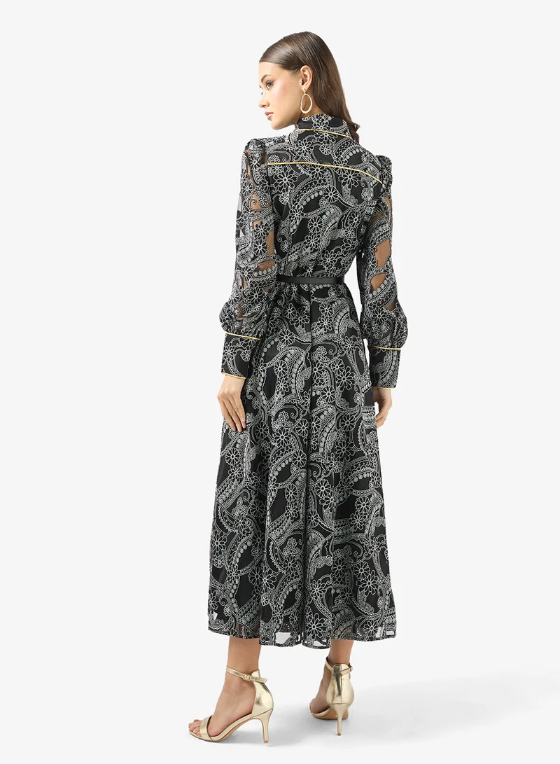 خزانة فستان دانتيل بتصميم -