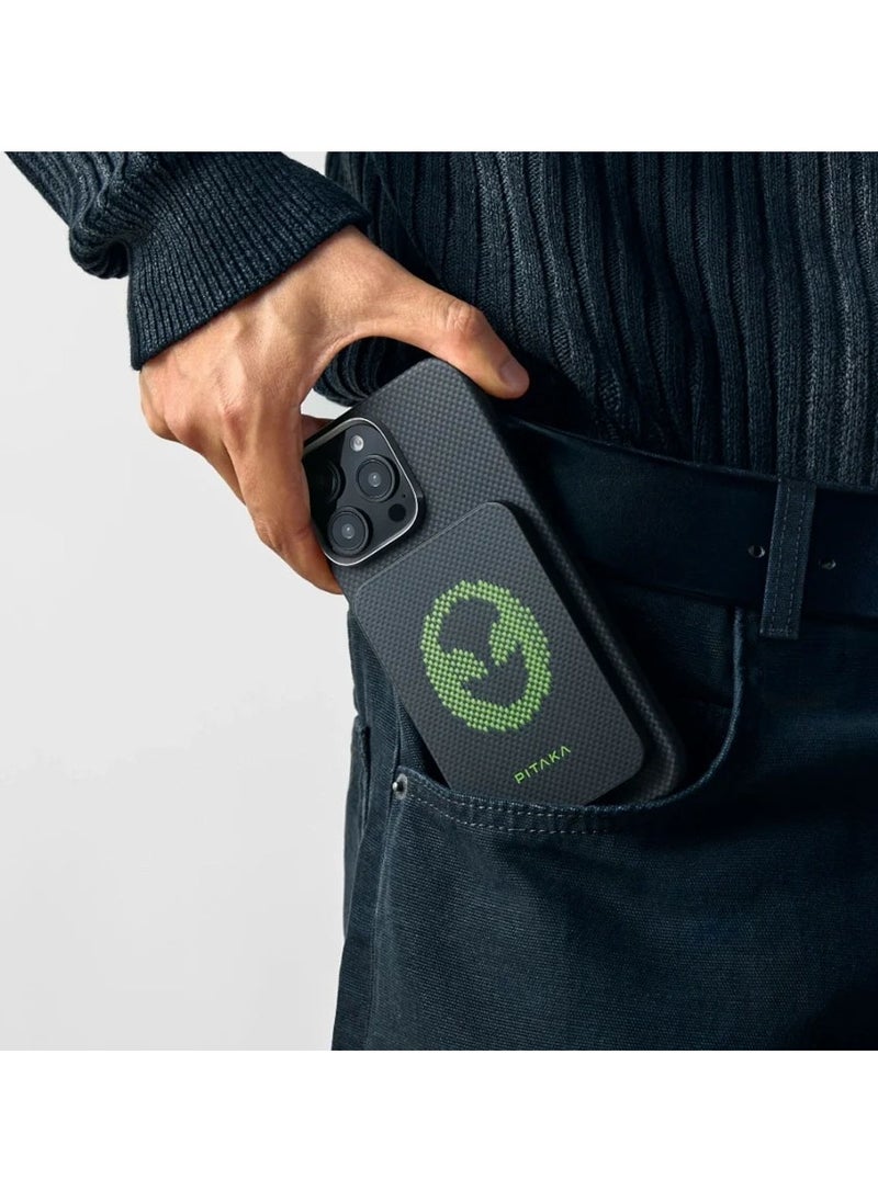 PITAKA Pitaka Aramid Fiber Magnetic Power Bank – Qi2 Certified, 15W Wireless Fast Charging, 5000mAh, Compact, Lightweight & Strong Magnetic Attachment for Phone Luminous Edition Night Glow - Alien  - Image 5