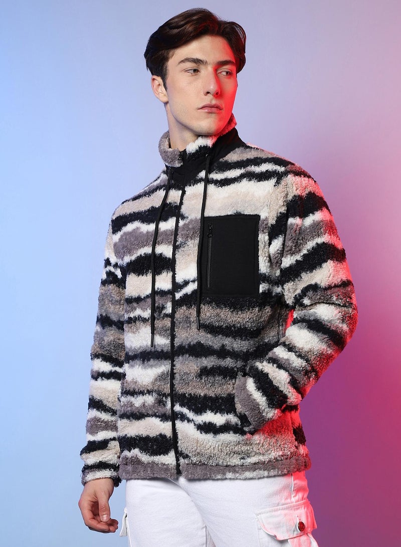 Campus Sutra Men's Midnight Black & Ivory White Camouflage Sherpa Puffer Jacket  - Image 3