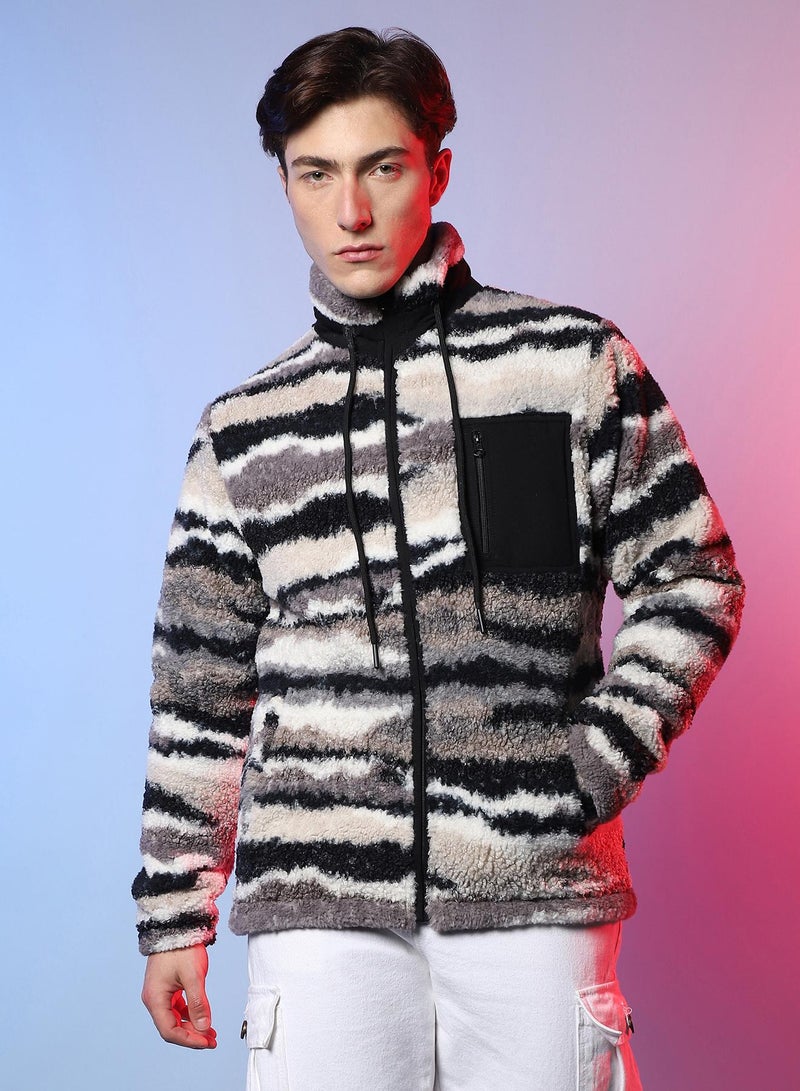 Campus Sutra Men's Midnight Black & Ivory White Camouflage Sherpa Puffer Jacket  - Image 2