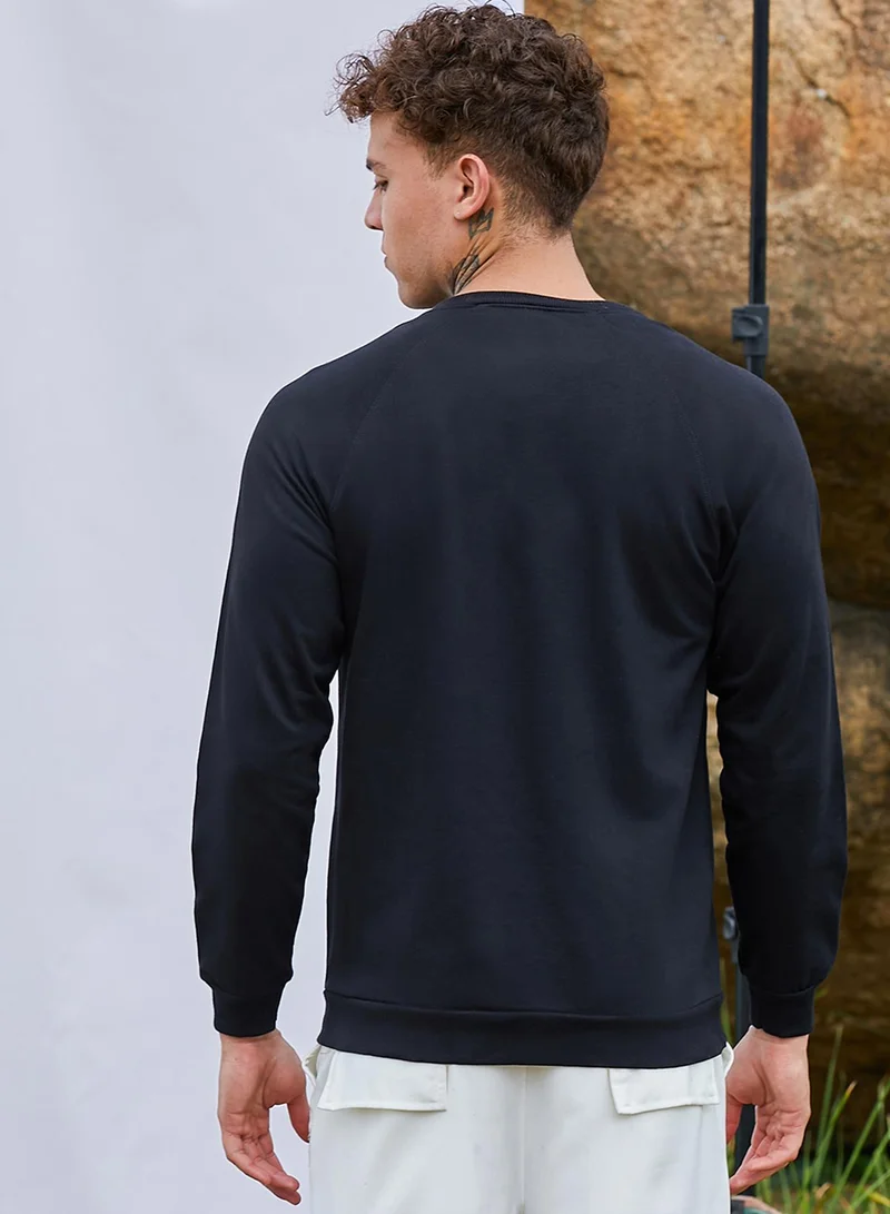 Campus Sutra Men's Black Sweatshirt With Asymmetriclal Zip