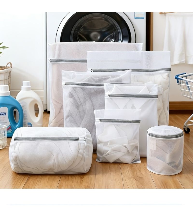 Set Of 3 Medium Laundry Bags For Delicate Garments Polyester Mesh With Durable Zippers - Image 1