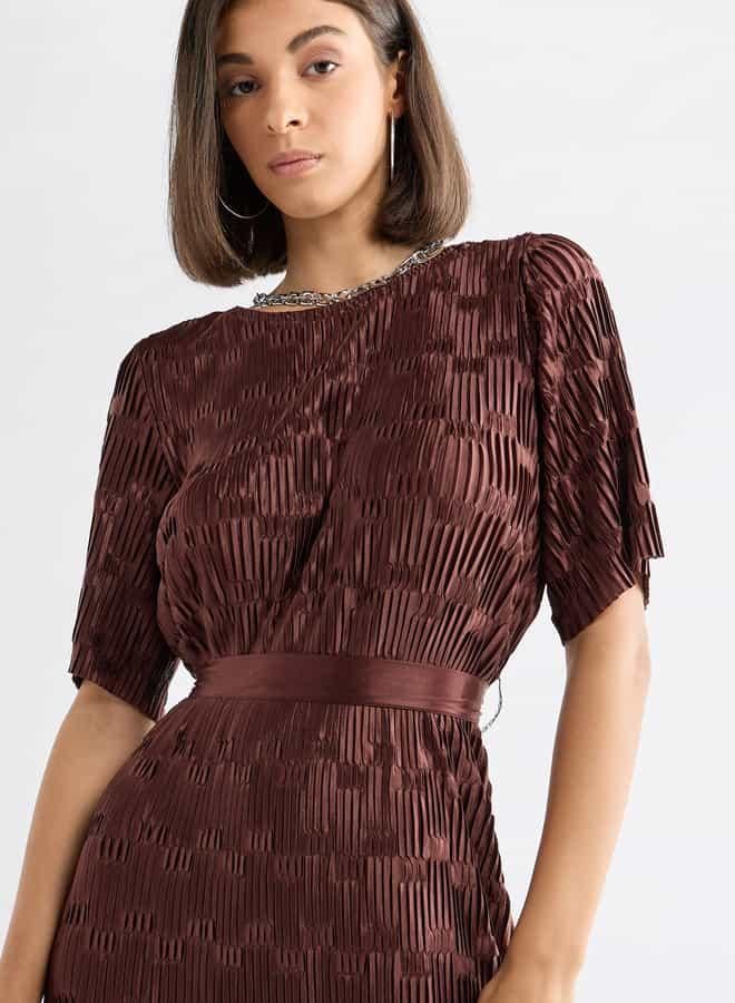 سبلاش فيڤ فستان بارز الملمس بياقة مستديرة وأكمام قصيرة وحزام ربط - Image 4