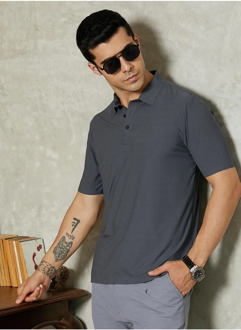 كامبوس سوترا Campus Sutra Men's Charcoal Grey Seamless Striped Polo T-Shirt For Casual Wear | Polo Neck | Short Regular Sleeves | Button Closure | T-Shirt Crafted With Comfort Fit For Everyday Wear