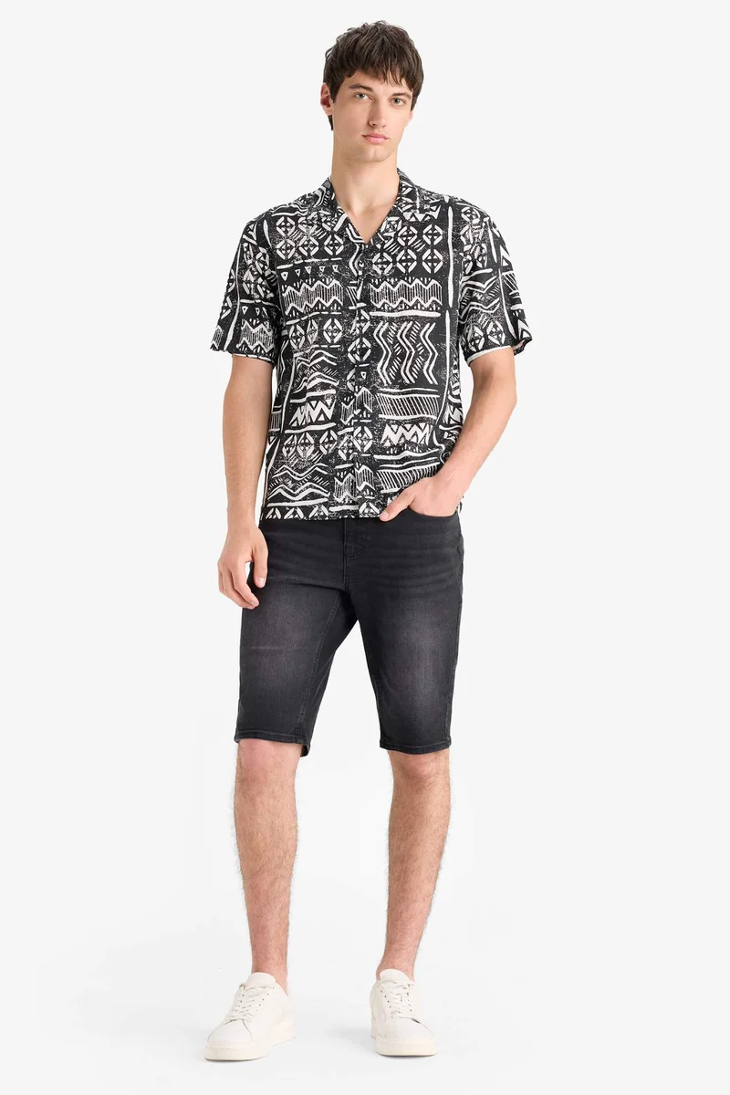 ديفاكتو New Regular Fit Apache Neck Printed Short Sleeve Shirt