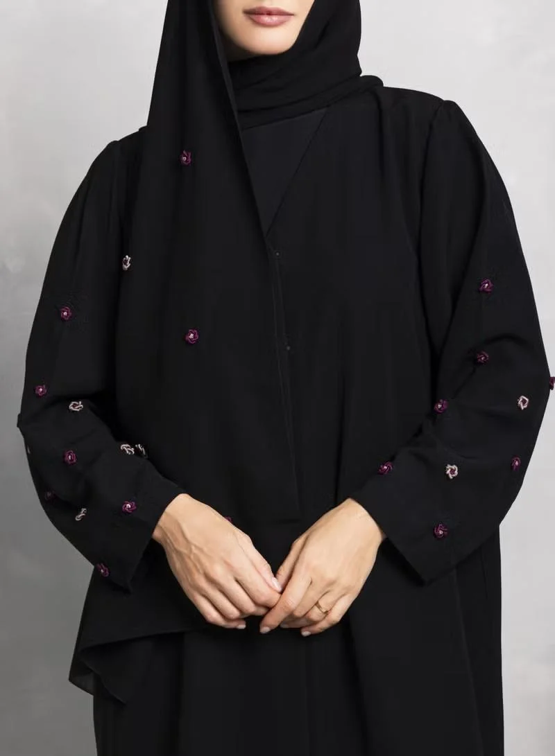 نيكياس عباية نيديا سادة مع عباية مجعدة