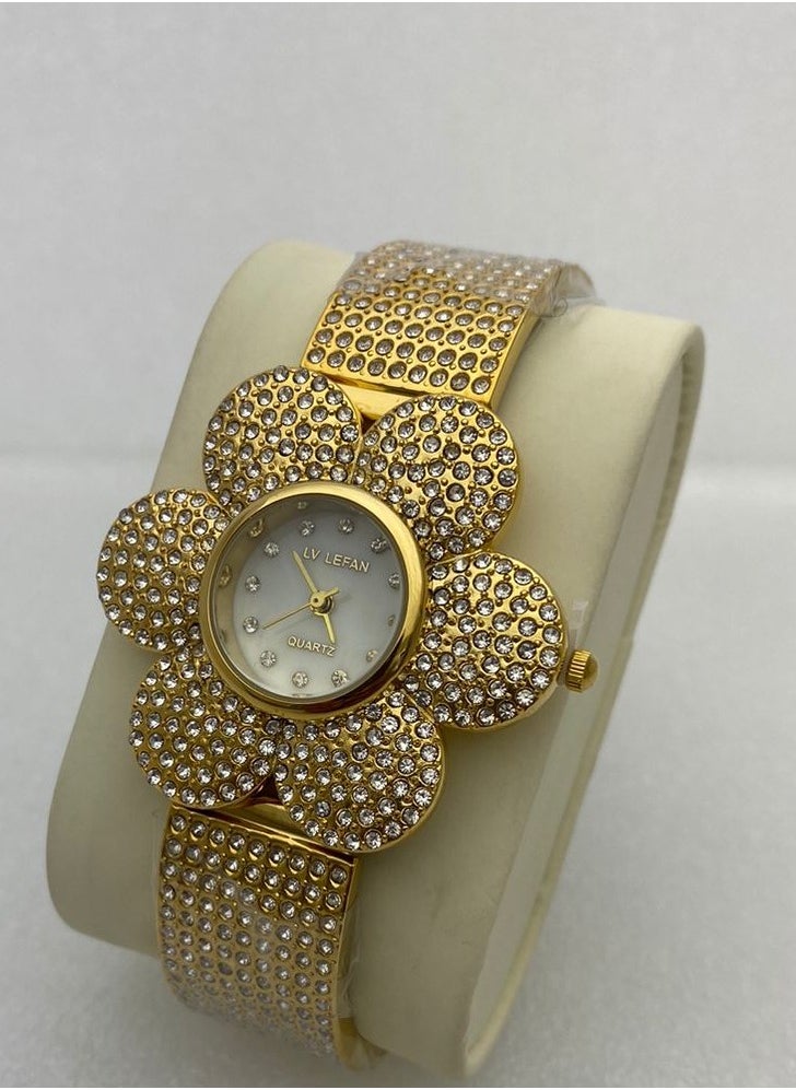 Luxurious women's watch, originality and very elegant design - pzsku/Z299C3EAF3D499497DFD9Z/45/_/1739810505/f8117add-5e4b-44ca-a53c-72af9b352d63