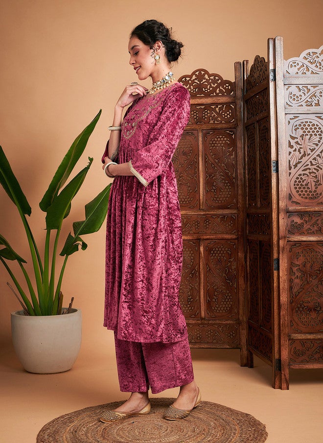 SASSAFRAS Embroidered Velvet Kurta for Women - Image 3